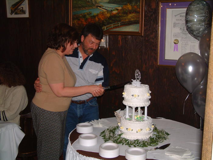 CJ & Sally cutting the cake