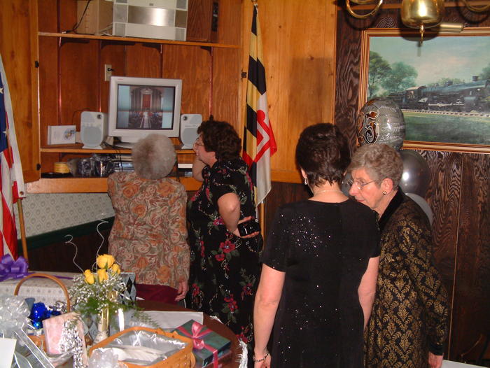 Having a close look at Heather's photo presentation