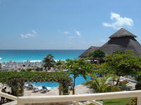 Pools and ocean behind the hotel