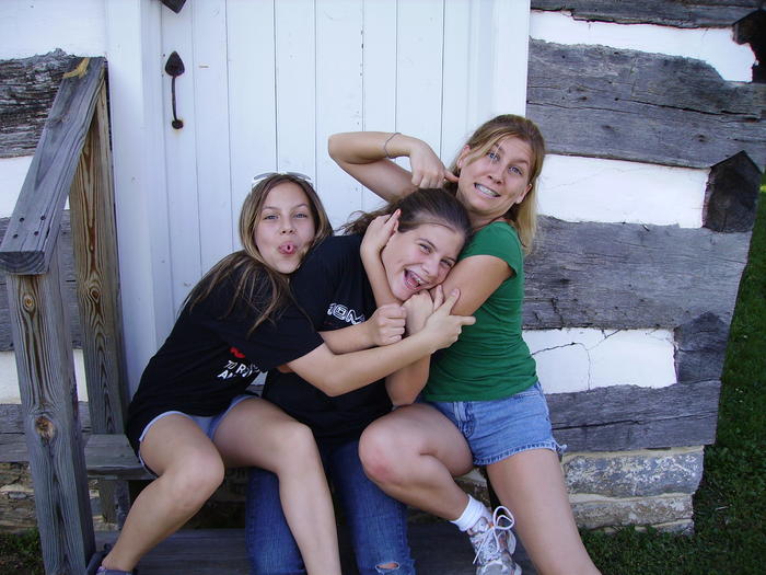 CW Tubes (GCN6M3) - Three crazy girls.