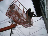 Mike & Heather putting up more lights!