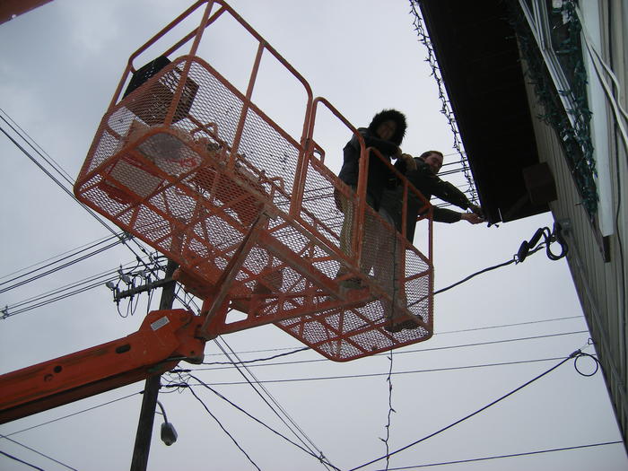 Mike & Heather putting up more lights!